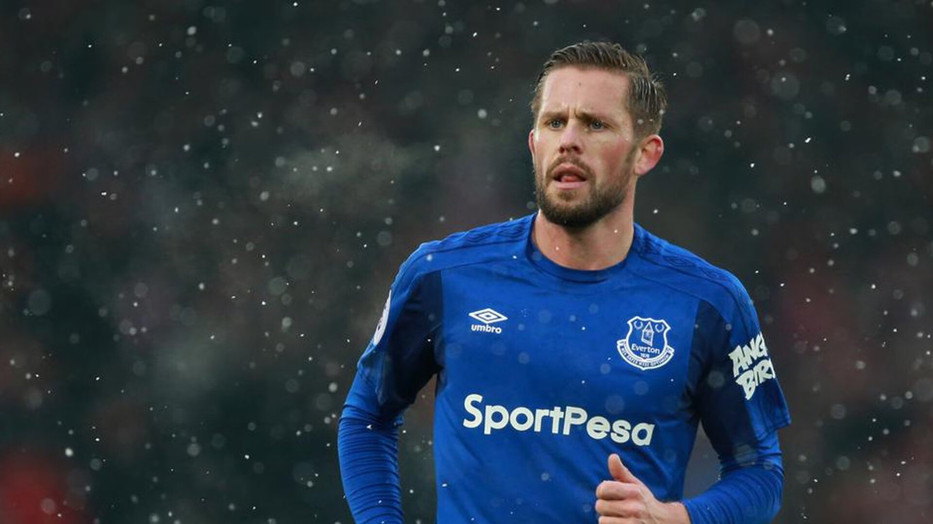 拜仁带队取胜!库里关键时刻的规则变更点燃赛场气氛